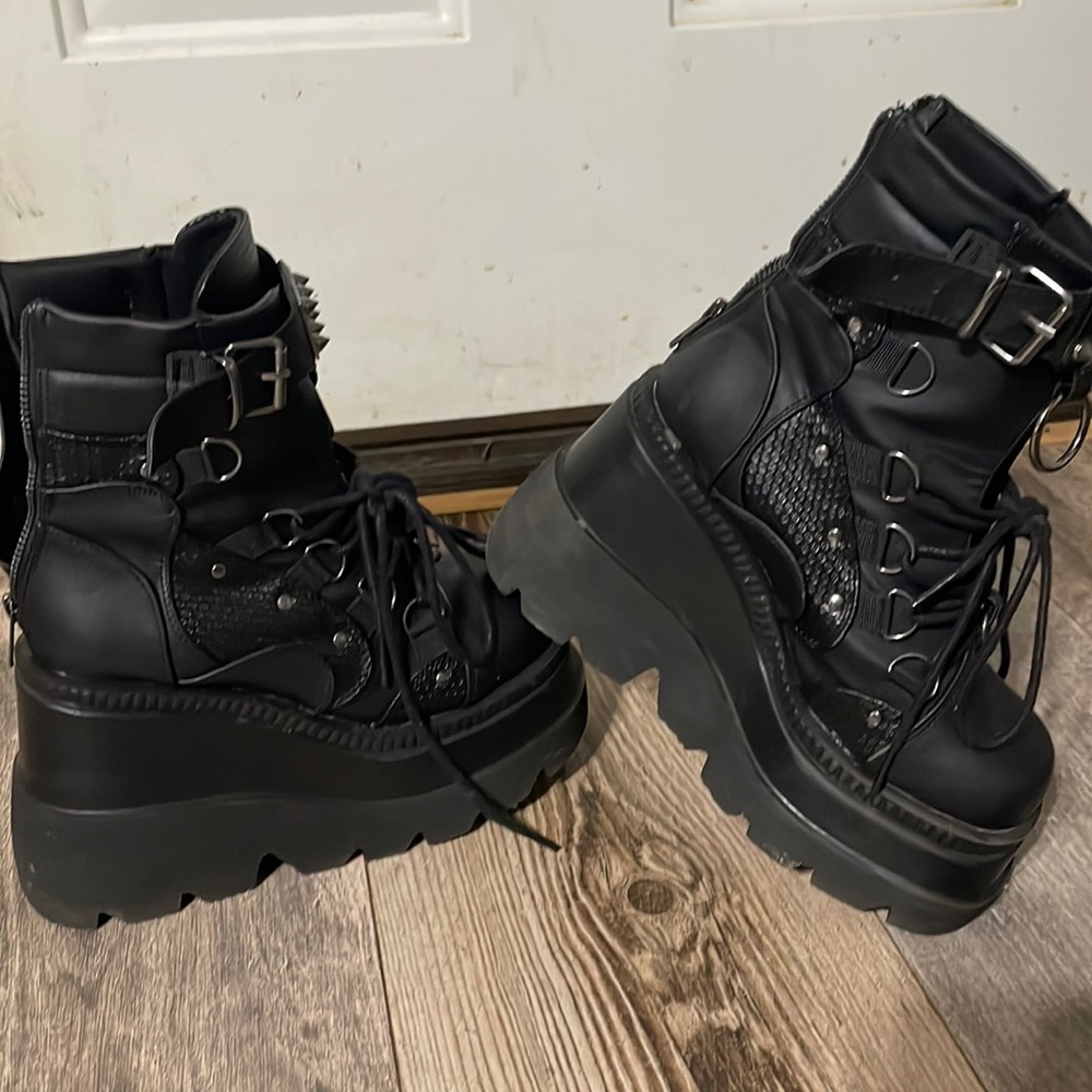 Demonia Shaker boots